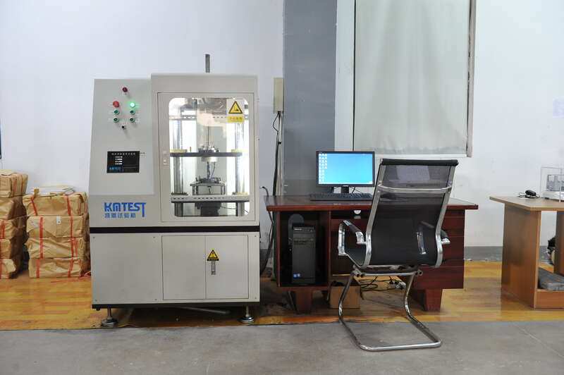 Rubber fatigue testing machine performing durability tests at Chilong laboratory